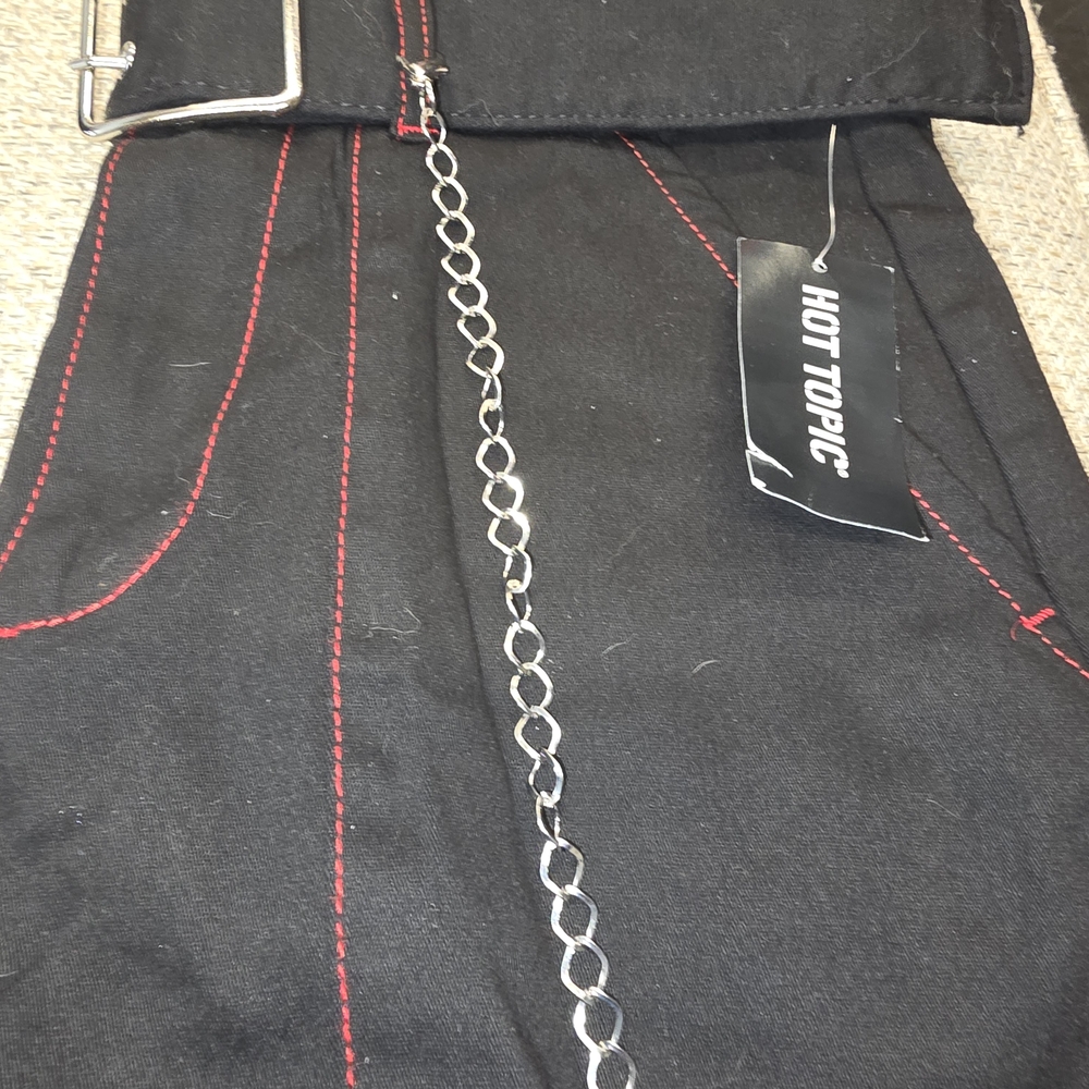 Hot Topic Black and Red Straight Leg Pants, Size 3 - Picture 2 of 4